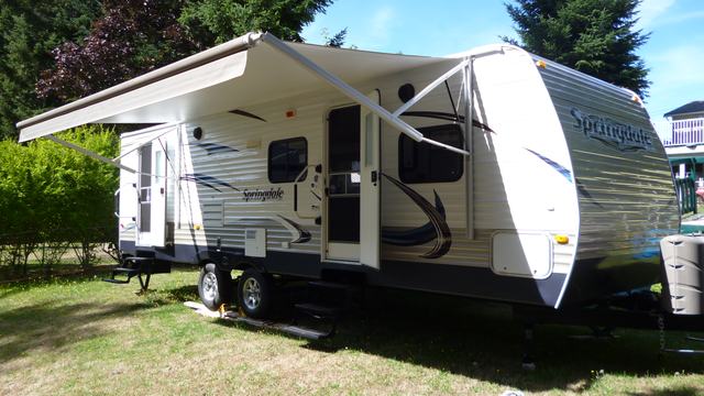 Springdale 282BHSE set up with the awning out
